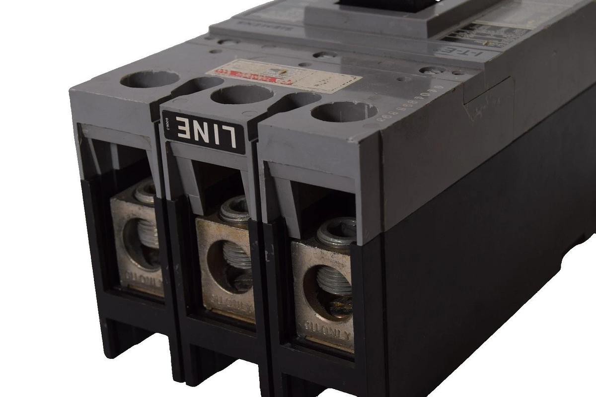 Used Siemens I-T-E Circuit Breaker 200 Amp 200A w/ Chassis HFD63F250 3 Pole 200a trip