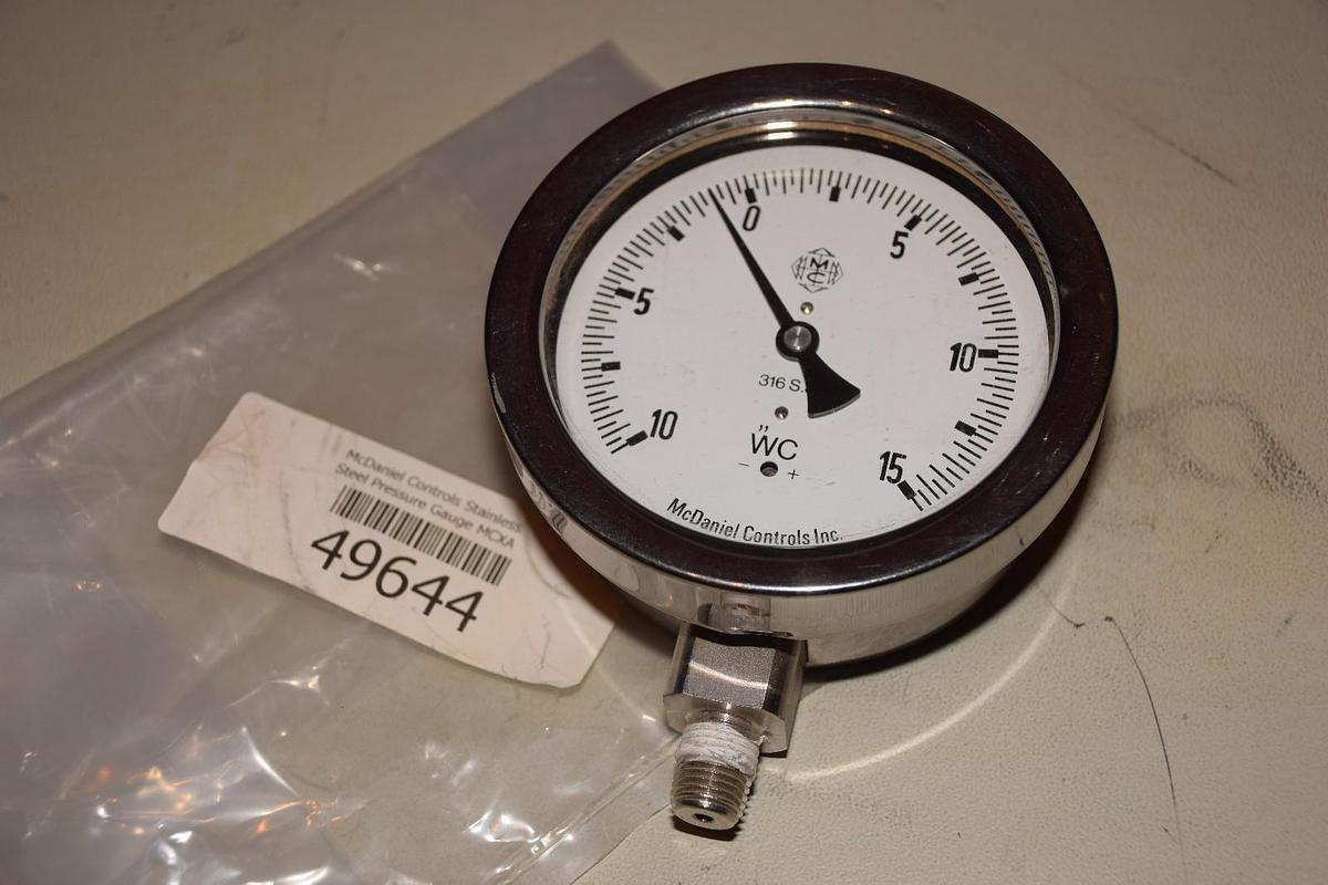 Used MCDANIEL CONTROLS MCXA 316 S.S 49644 STAINLESS STEEL PRESSURE GAUGE