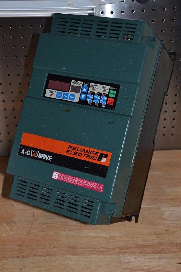Used RELIANCE ELECTRIC 2GU41001 AC VS DRIVE GP-2000 460V 2.5A 50/60HZ 3Phase