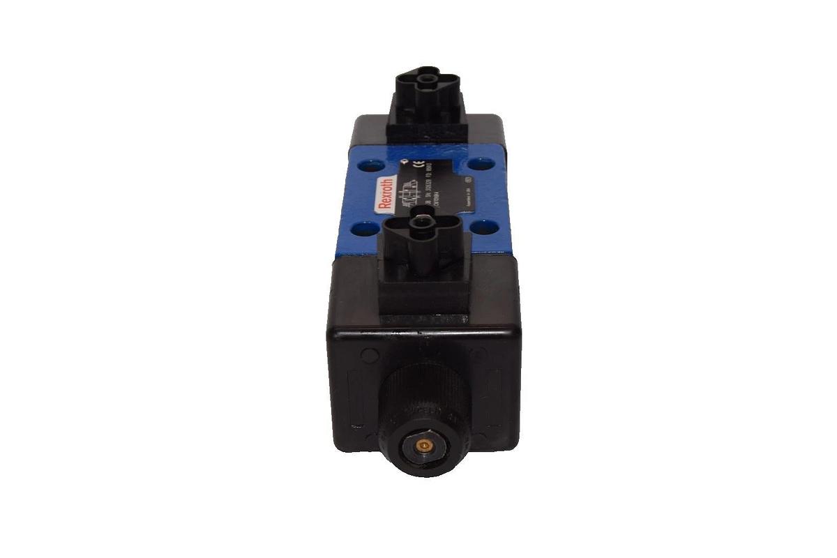 Rexroth Valve 4WE 10 J33/CW110N9K4 R900592338 Solenoid Directional (New)