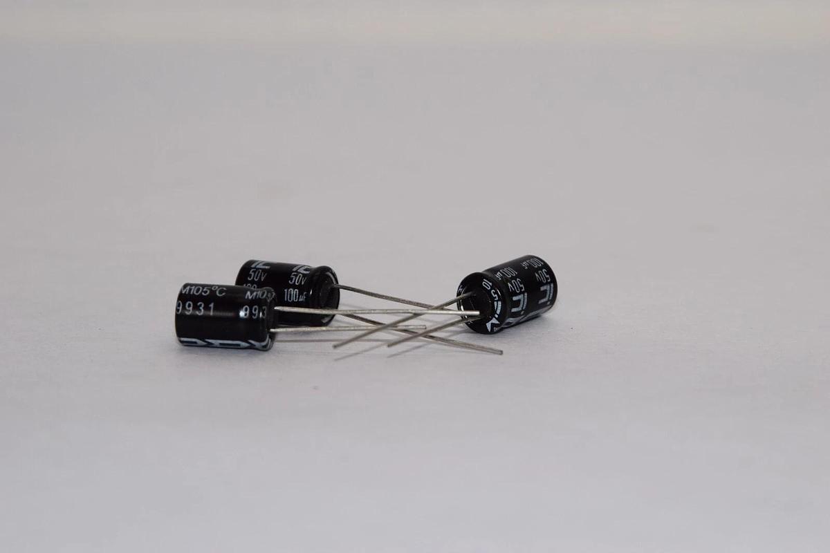 (NEW - Lot 3) ILLINOIS CAPACITOR 107CKHM050M 50V 100uF Capacitor