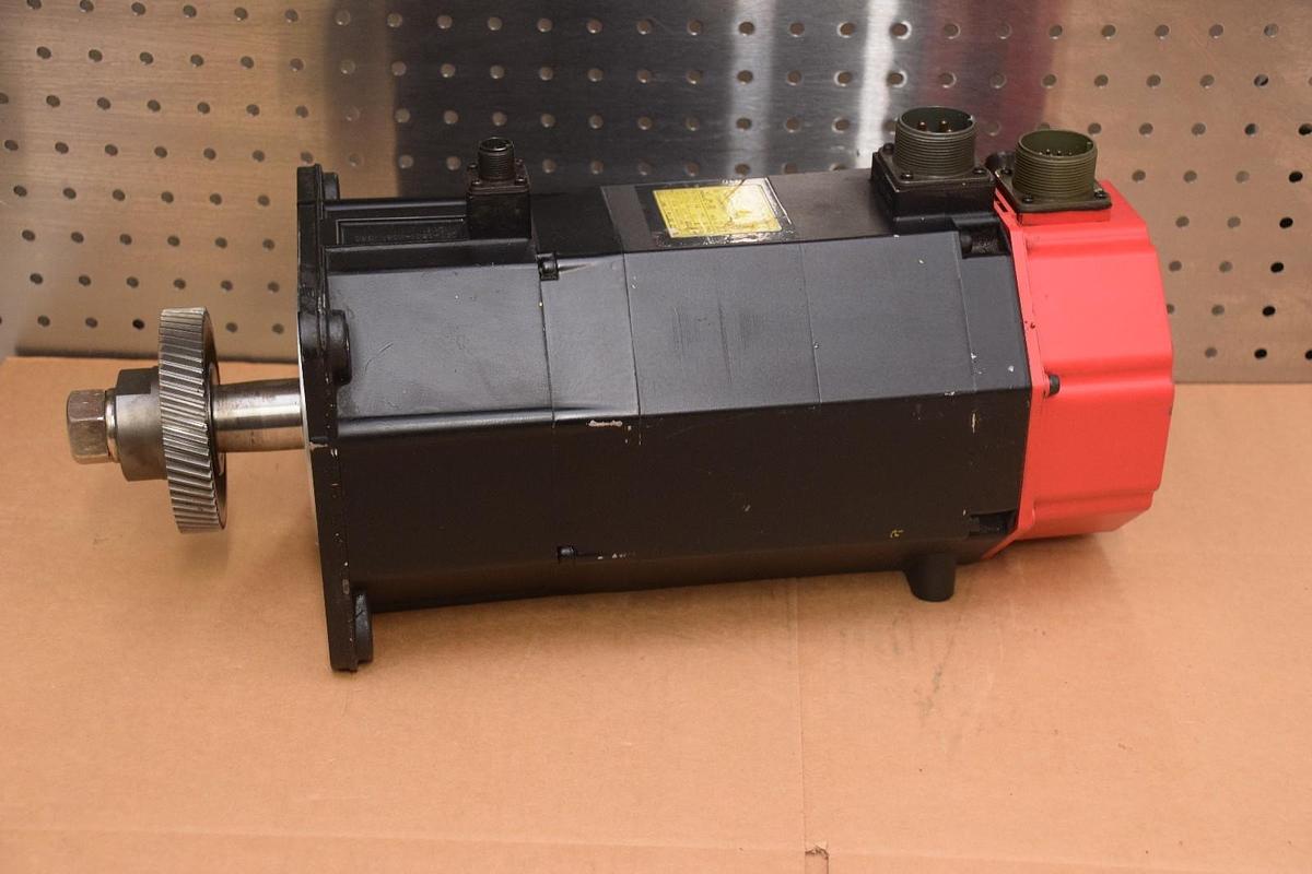 Used Fanuc AC Servo Motor A06B-0501-B756 w/ Pulsecoder A860-0360-T101 2000rpm