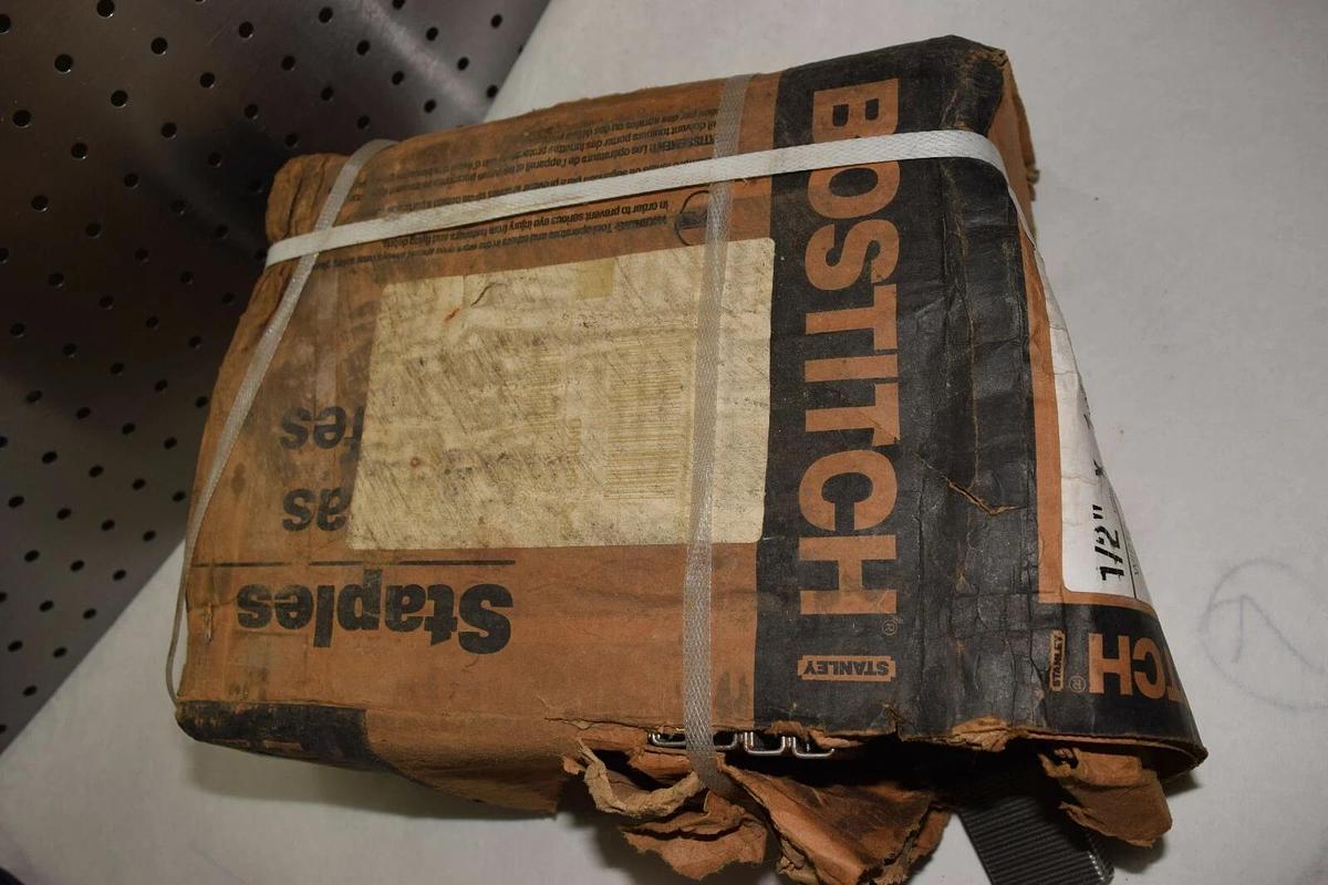 BOSTITCH 15S4-38GA 1/2" x 1-1/2" 15 GAUGE CONSTRUCTION STAPLES NEW