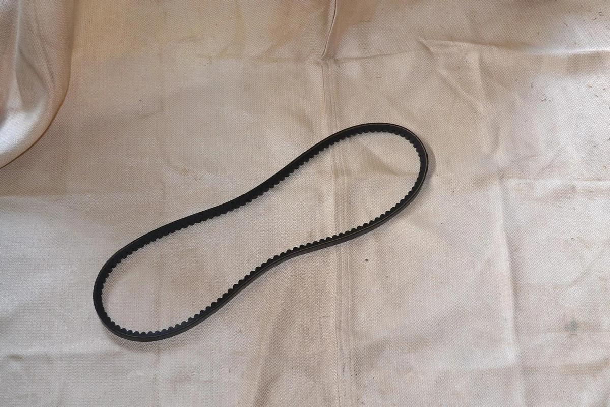 Goodyear belt HY-T 5UX560 Wedge  New