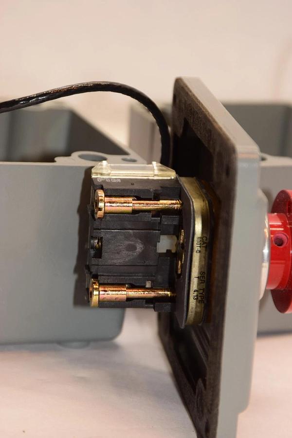 Used ALLEN BRADLEY 800T-1TKG , 800T-QAH26 , 800T-D Start Stop Assembly