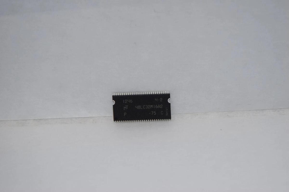 (NEW - Lot of 44) 48LC32M16A2 , K4S641632K-UC75 SDRAM MT48LC4M16ATG IC Chip