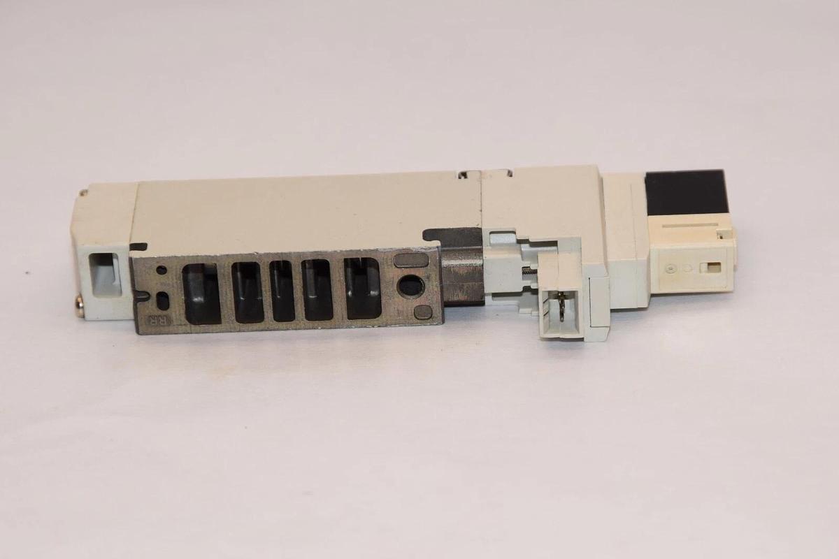 (NEW) SMC VQ2101R-5 Valve Manifold