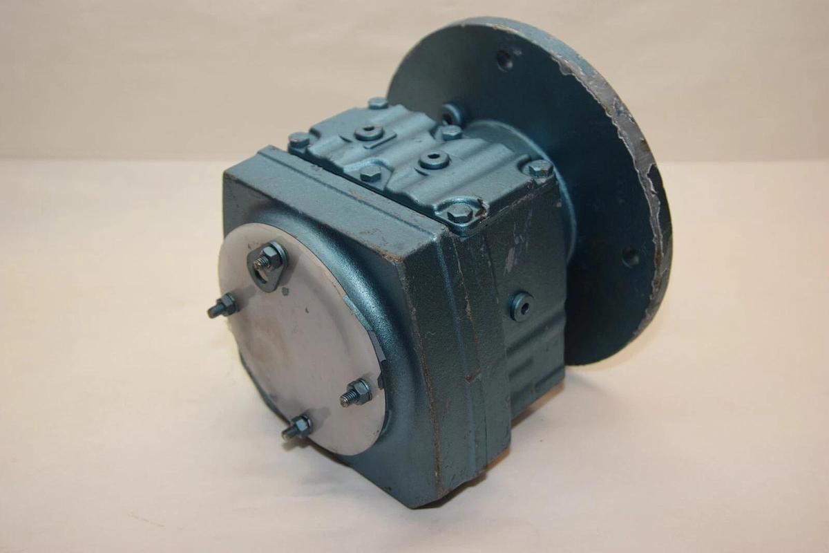 (NEW) SEW-EURODRIVE RF37A-KS Ratio: 6.67 1270lb-in 5/8" Gear Box / Speed Reducer