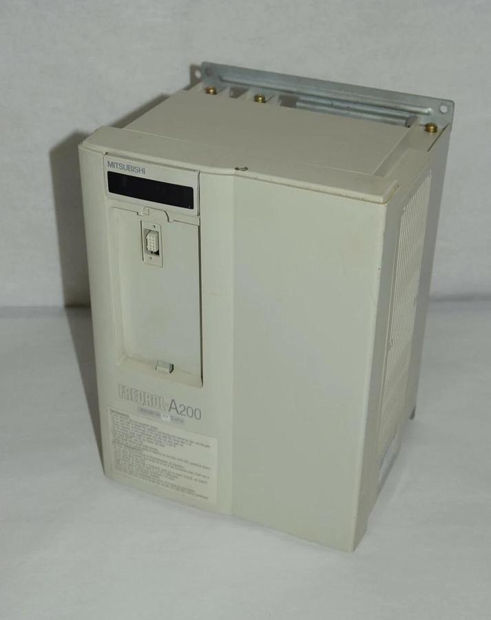 Used Mitsubishi Freqrol A200 Inverter Drive Model FR-A220E-11k-TF  15Hp ac drive