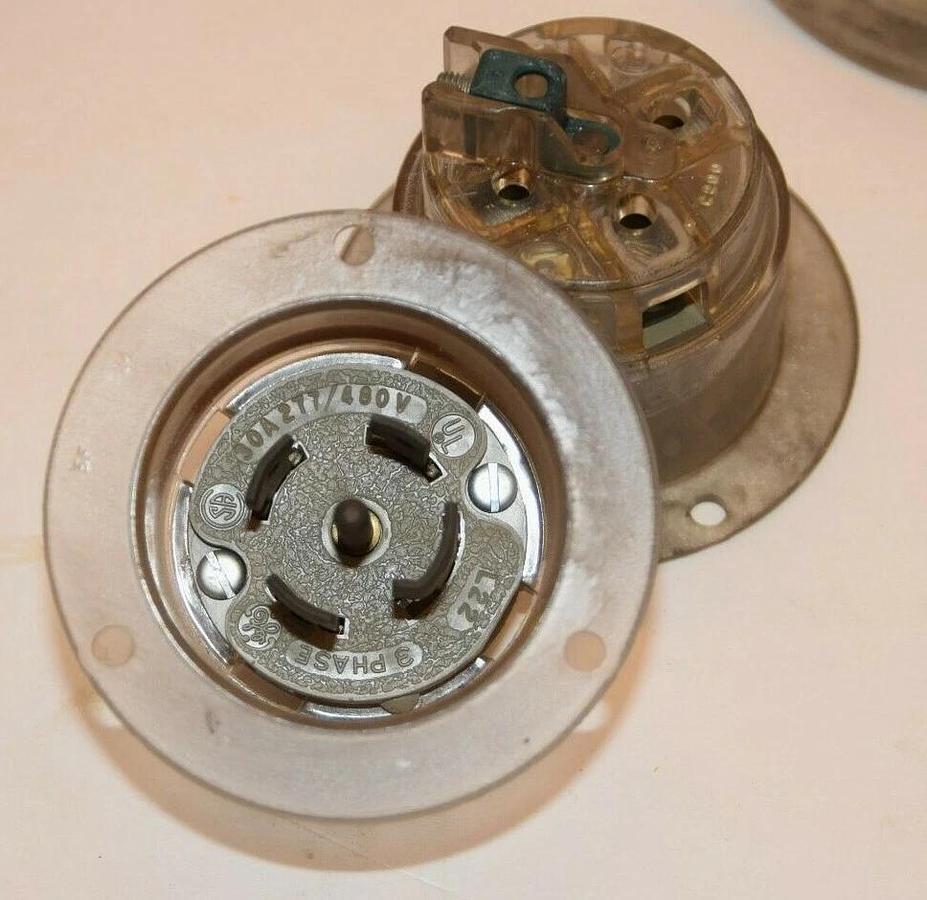 (NEW, 5) GE GENERAL ELECTRIC L22 30A 277/480V 3 Phase Flush Mount Locking Plug