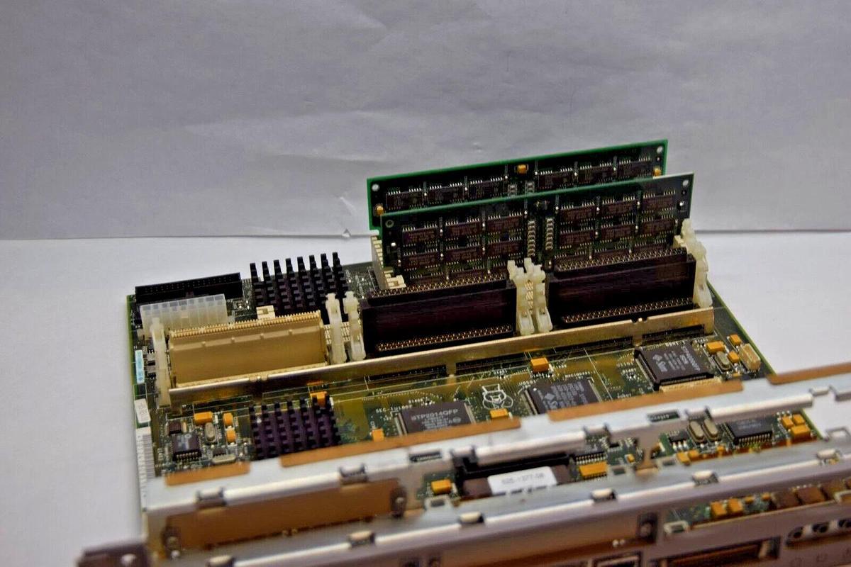 Used SUN MICROSYSTEMS 270-2324-05 270232405 J0304J0305 Circuit Board / Card