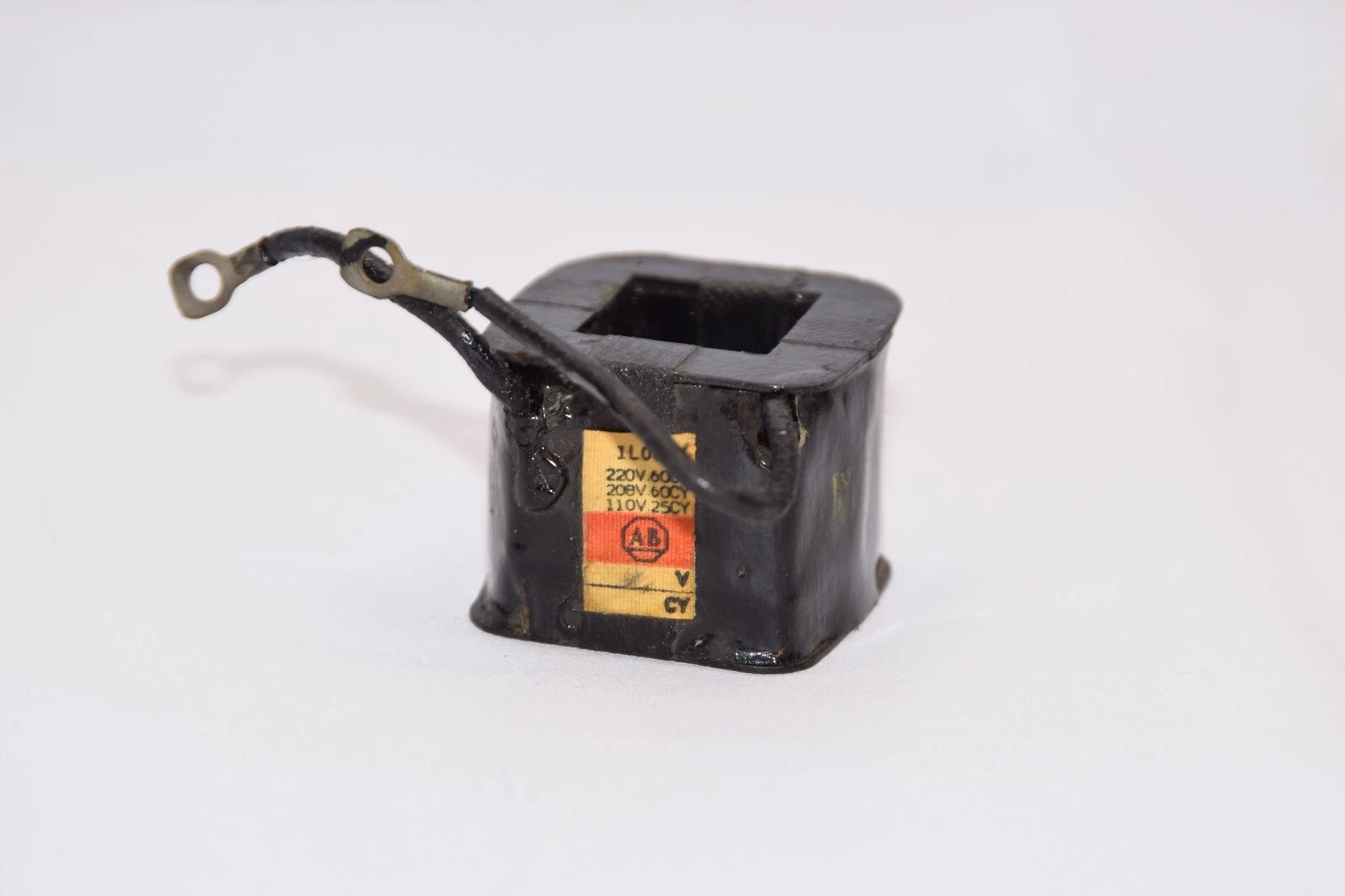 (NEW) ALLEN BRADLEY 1L06 110/208/220V , 25/60/60cy Coil