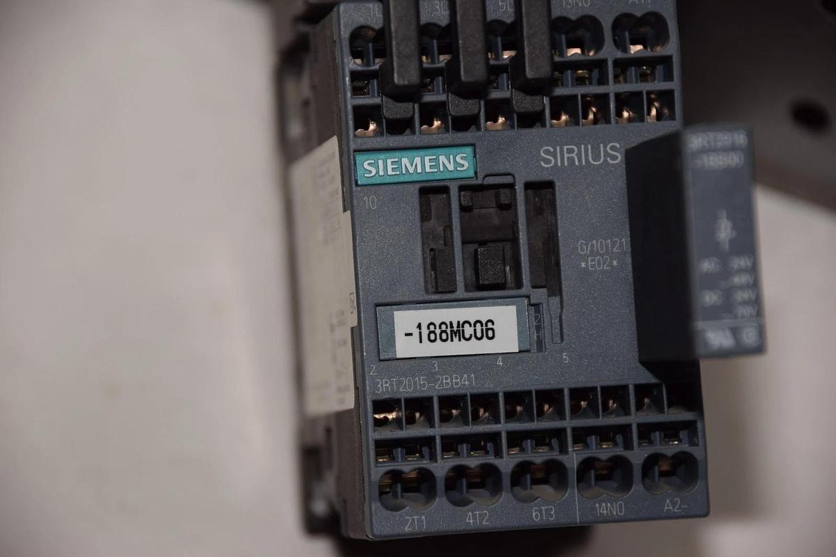 Used SIEMENS SIRIUS 3RT2015-2BB41 24V DC CONTACTOR