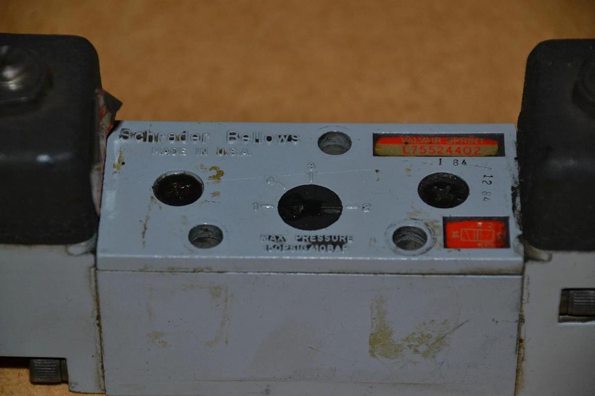 Used SCHRADER BELLOWS SOLENOID VALVE VALVAIR SPRINT L75524402 110/120V 150PSI 10BAR