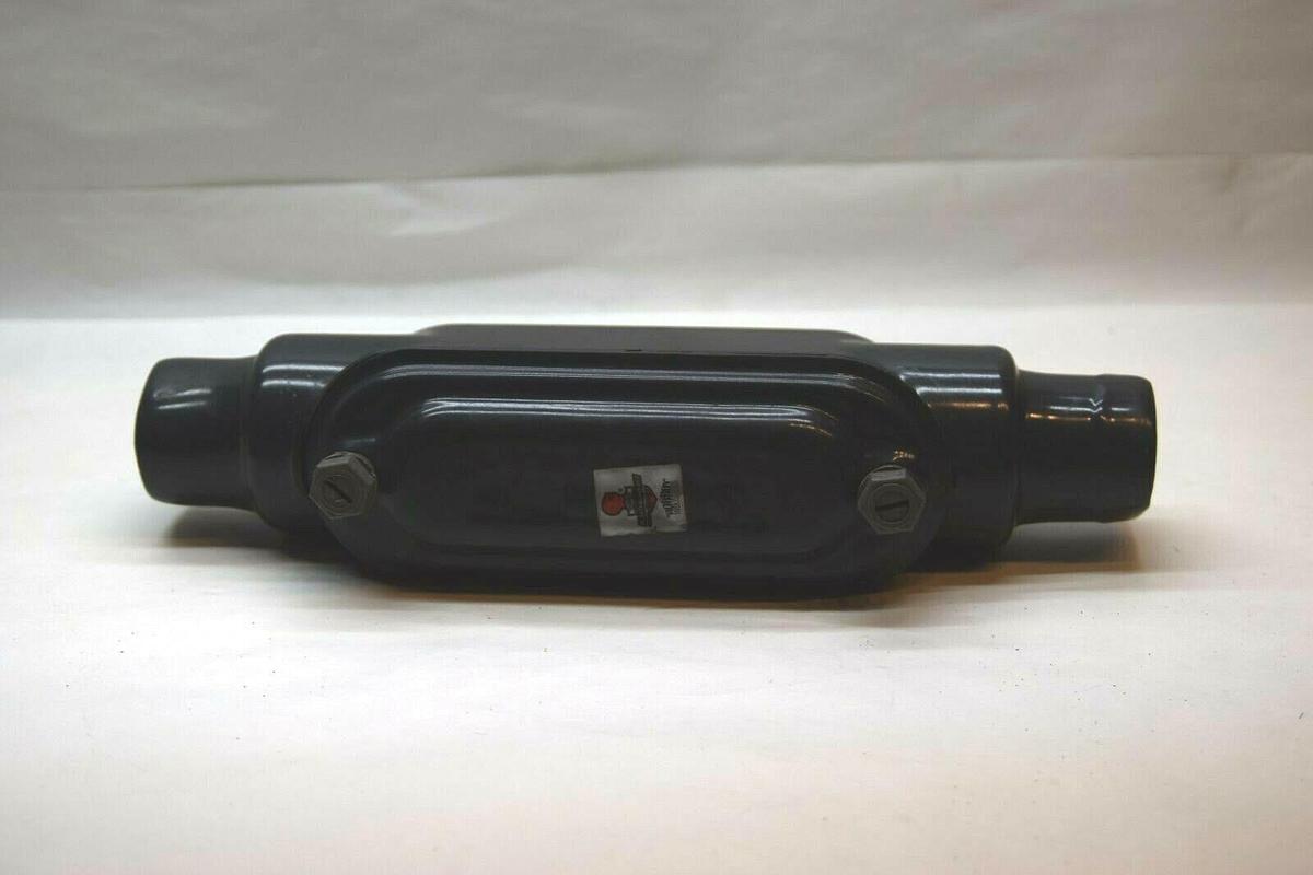 (NEW) ROBROY INDUSTRIES 1-1/4" Coated Conduit Body Straight Fitting