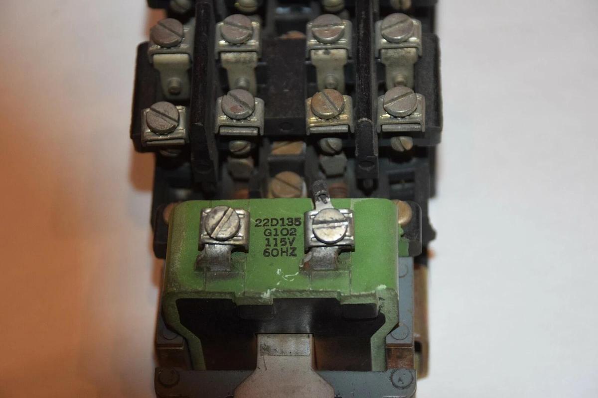 Used GENERAL ELECTRIC CR2810A 14BL 115V 60Hz COIL MACHINE TOOL RELAY