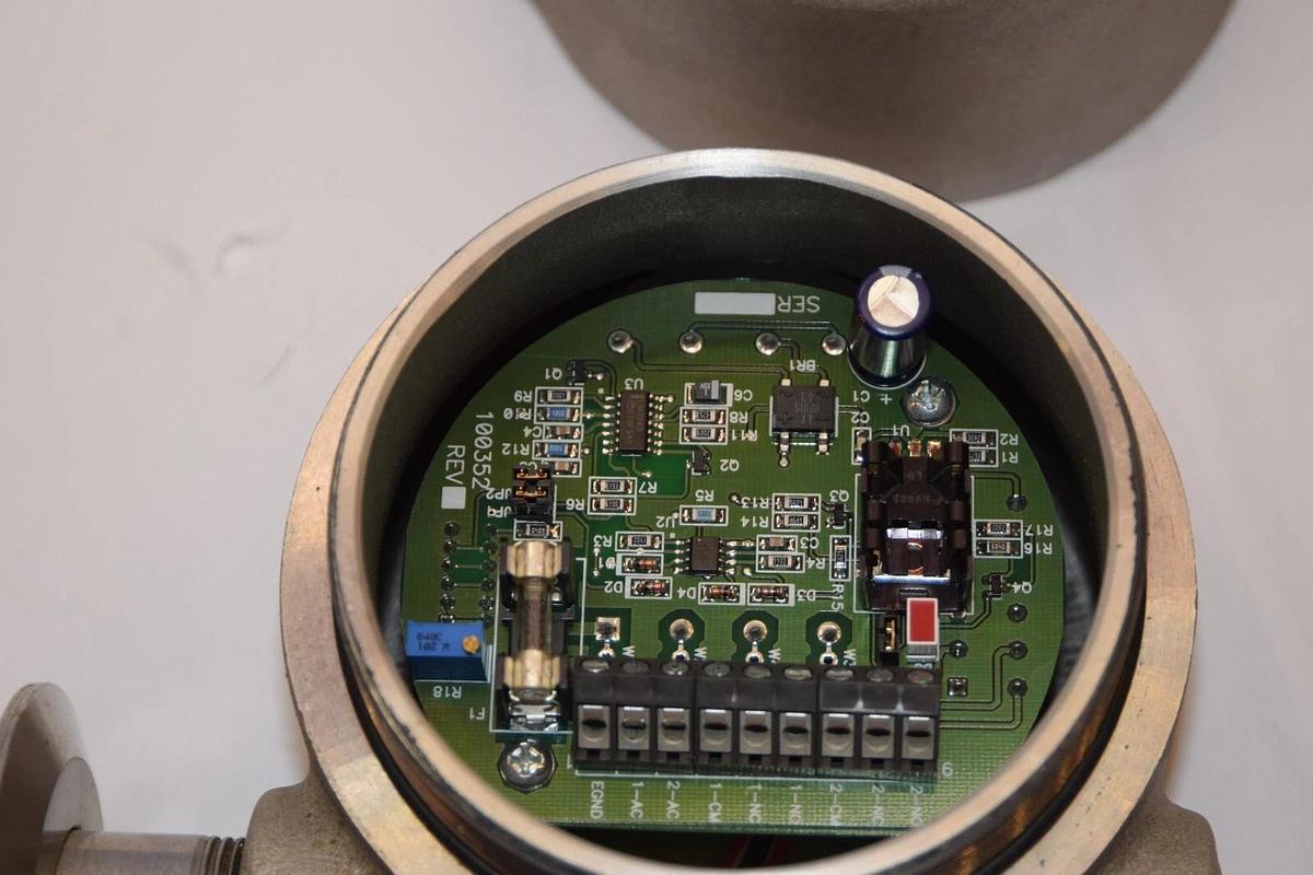 FOX INDUSTRIES SW100-C3F-AC Pressure Switch