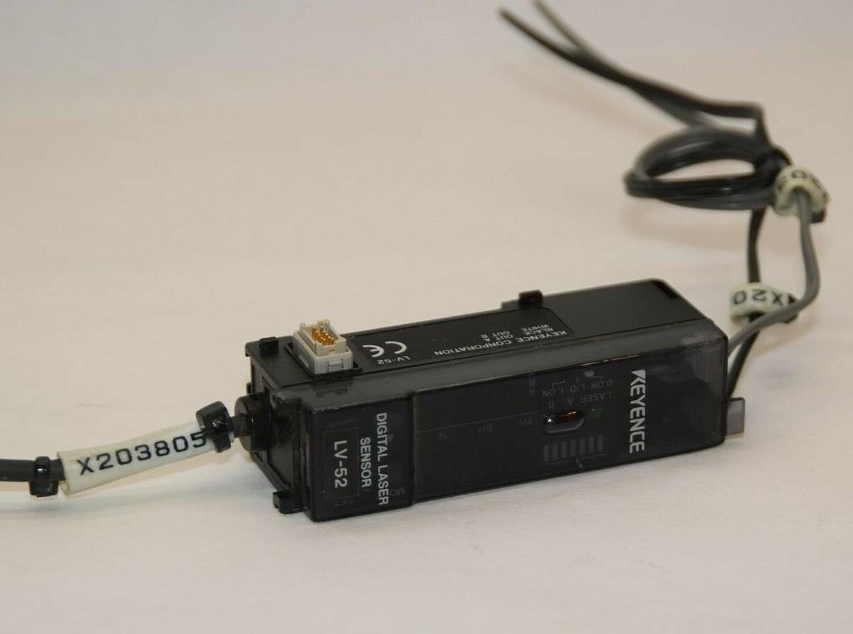 Used KEYENCE CORPORATION LV-52 LV52 Digital Laser Sensor