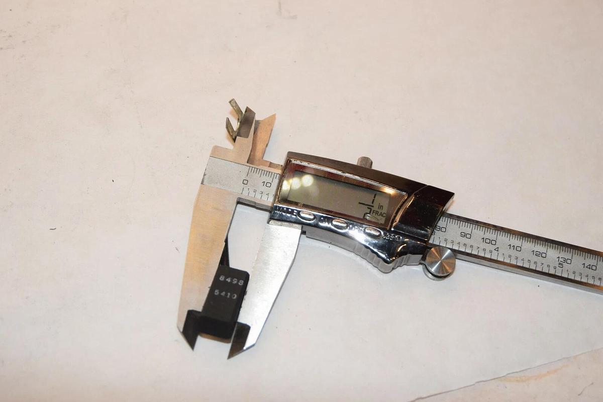 (NEW - Lot of 2) SOUTHLAND 8498-5410 100-125-8498 1/2" x 25/64" Carbon Brush