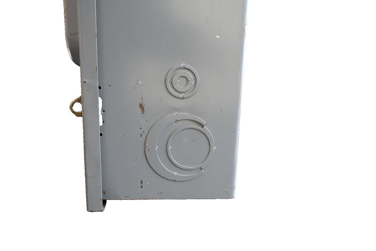 Used Square D 200A Safety Switch Fusible Enclosure D324N 240V 3-Pole 200AMP
