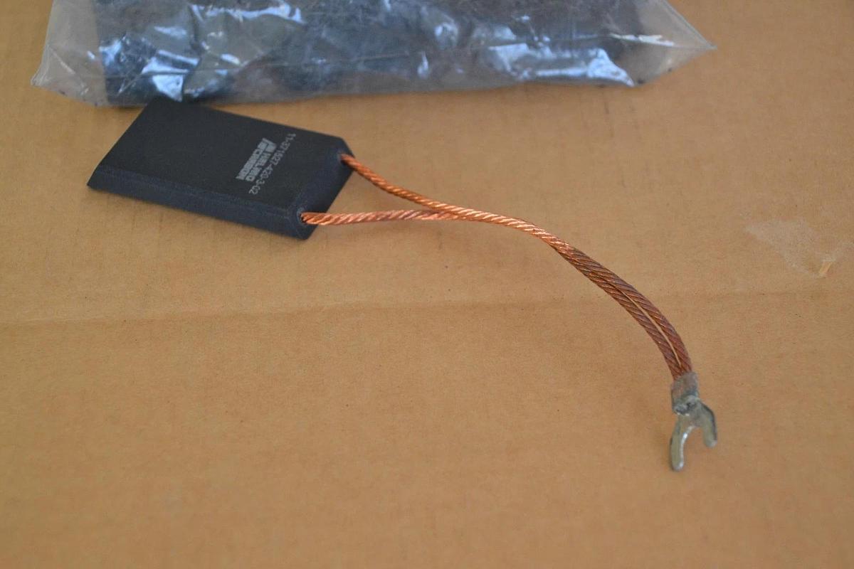 10) HELWIG CARBON MOTOR BRUSH BRUSHES 11-371527-420-3-02 2 3/4x1 3/8x1/4  NEW