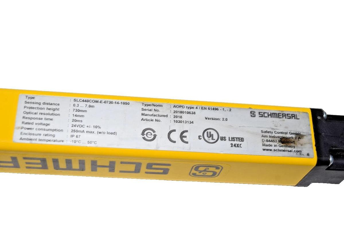 Schmersal Safety Light Curtain SLC440COM-E-0730-14-1050 Emitter (New)
