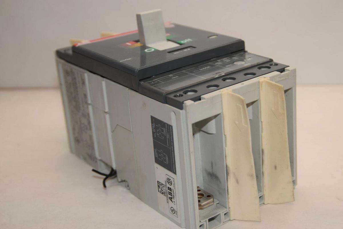 Used ABB SACE Tmax T4S 250 T4S250 3 Pole 250 Amp 250A 542137P3 E93565 Circuit Breaker
