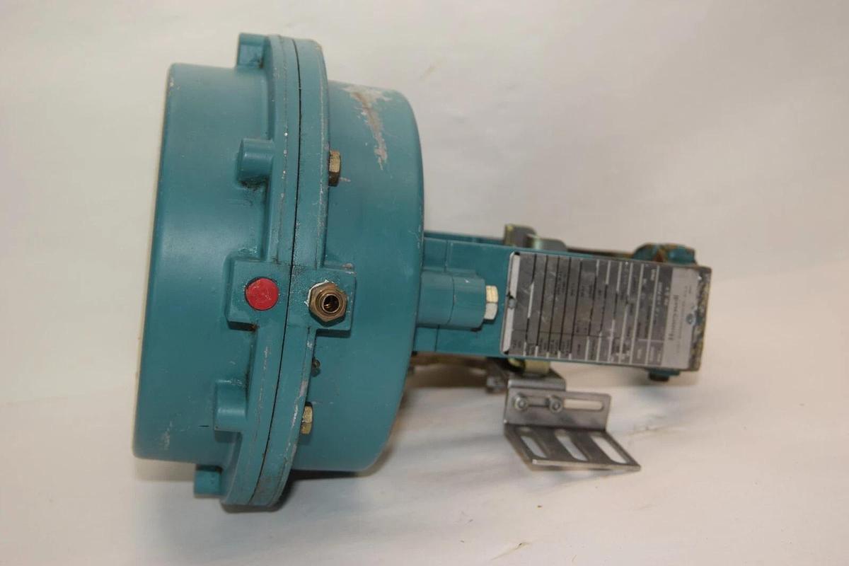 Used HONEYWELL 7942-276255001 05-R 1-1/2" 13 opens 5 closes 5-15psig Valve Actuator