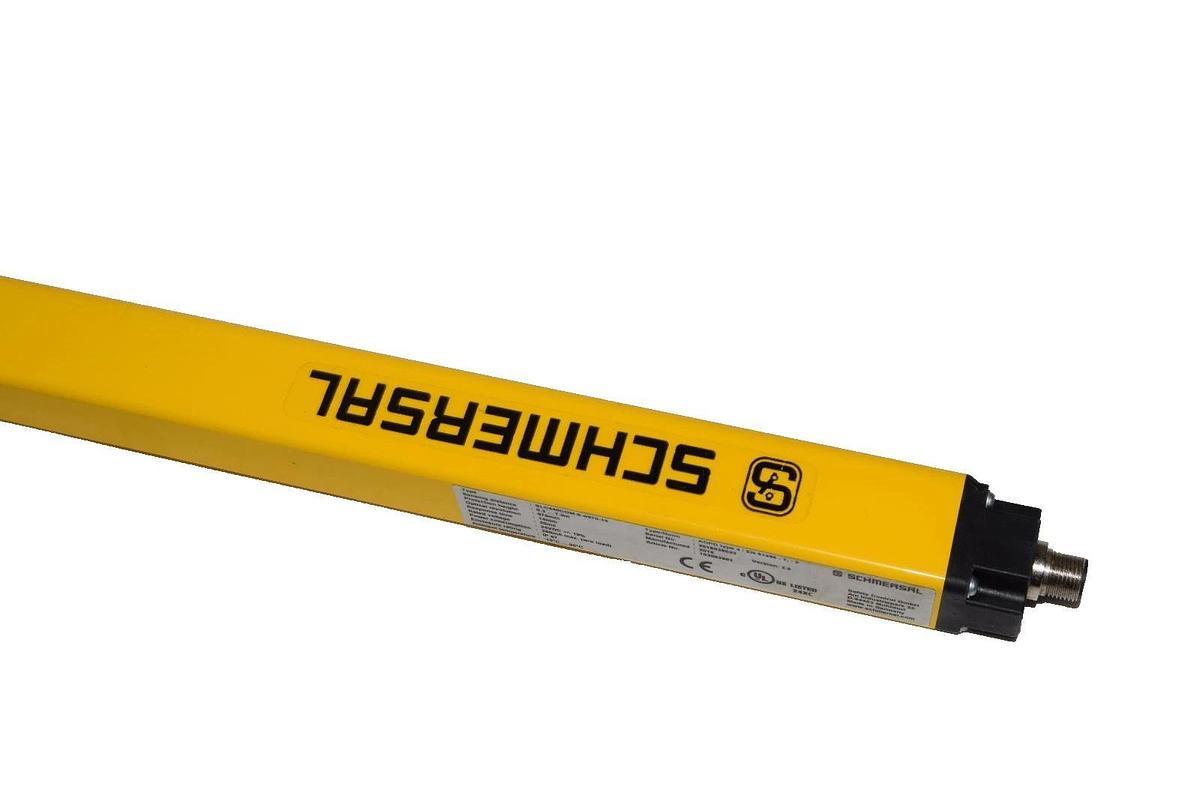 Schmersal Safety Light Curtain SLC440COM-E-0970-14 Emitter .3-7.0m 24VDC (New)