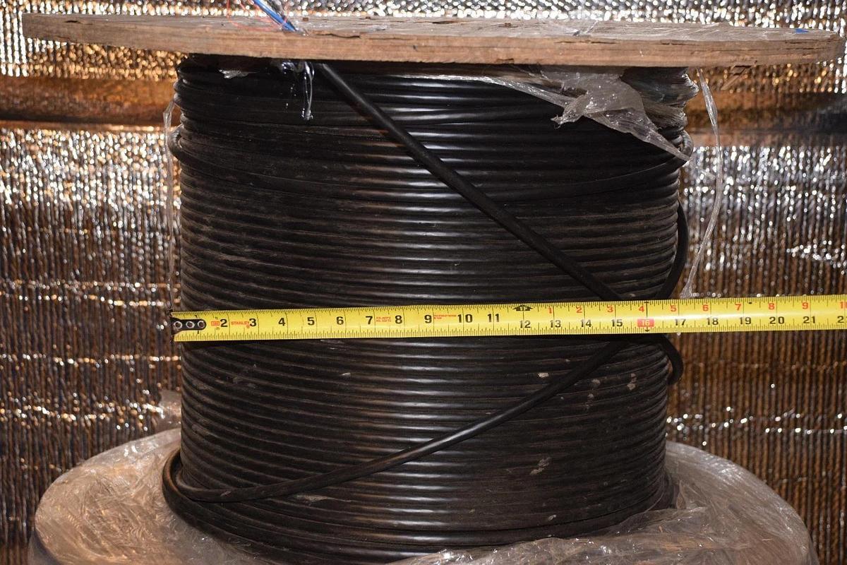 2 Large Reels, CORNING FIBER OPTIC OPTICAL CABLE 10-11, 6 SME, 002782 SPOOL REEL