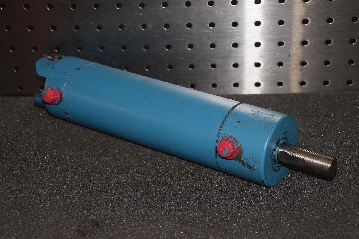 VICKERS Cylinder  TA10EABA, TA10EA5A,  2.5 X 750X4, 2.5X.750X4  NOS