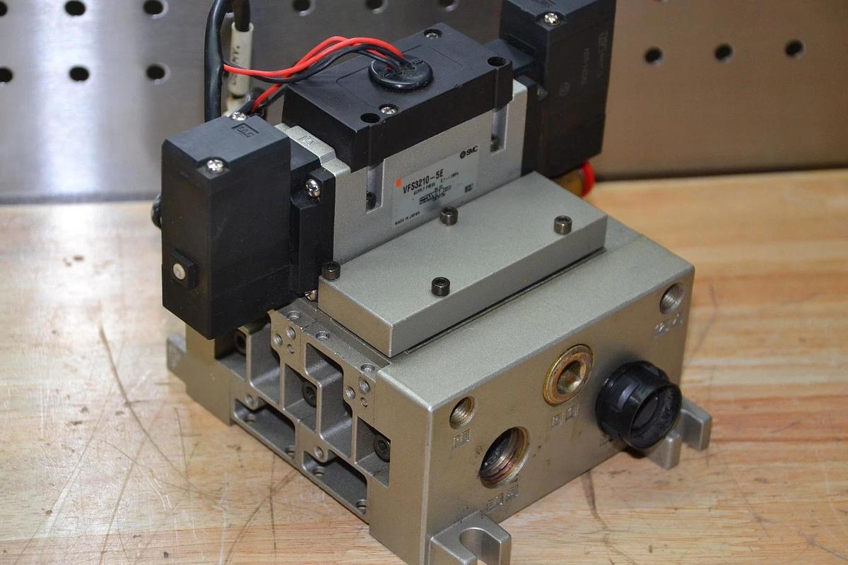 Used SMC VFS3210-5E VFS32105E SOLENOID VALVE ON MANIFOLD
