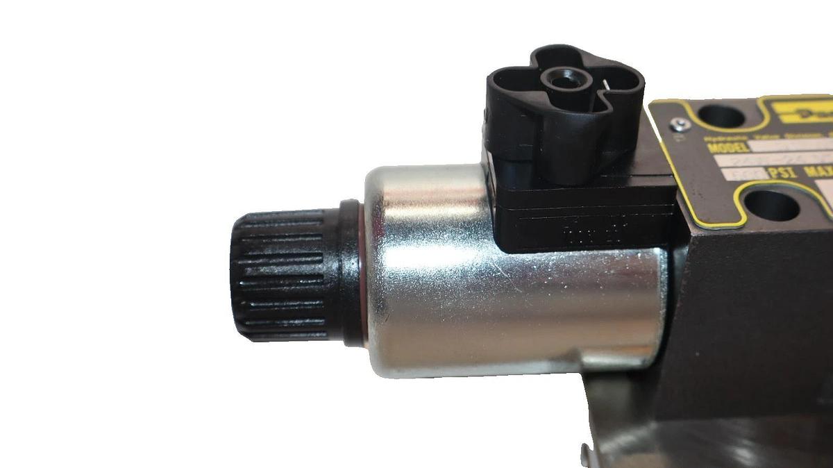 Parker Hyd Directional Control Valve D1FWE02FCNJW030 W/Daman Manifold D28350 NEW