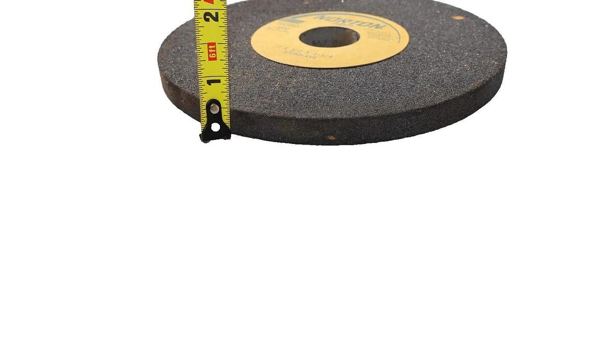 (NEW) NORTON 159910 , 37C60-KVK 7" OD x 1/2" Wide 1-1/4" ID Grinding Wheel