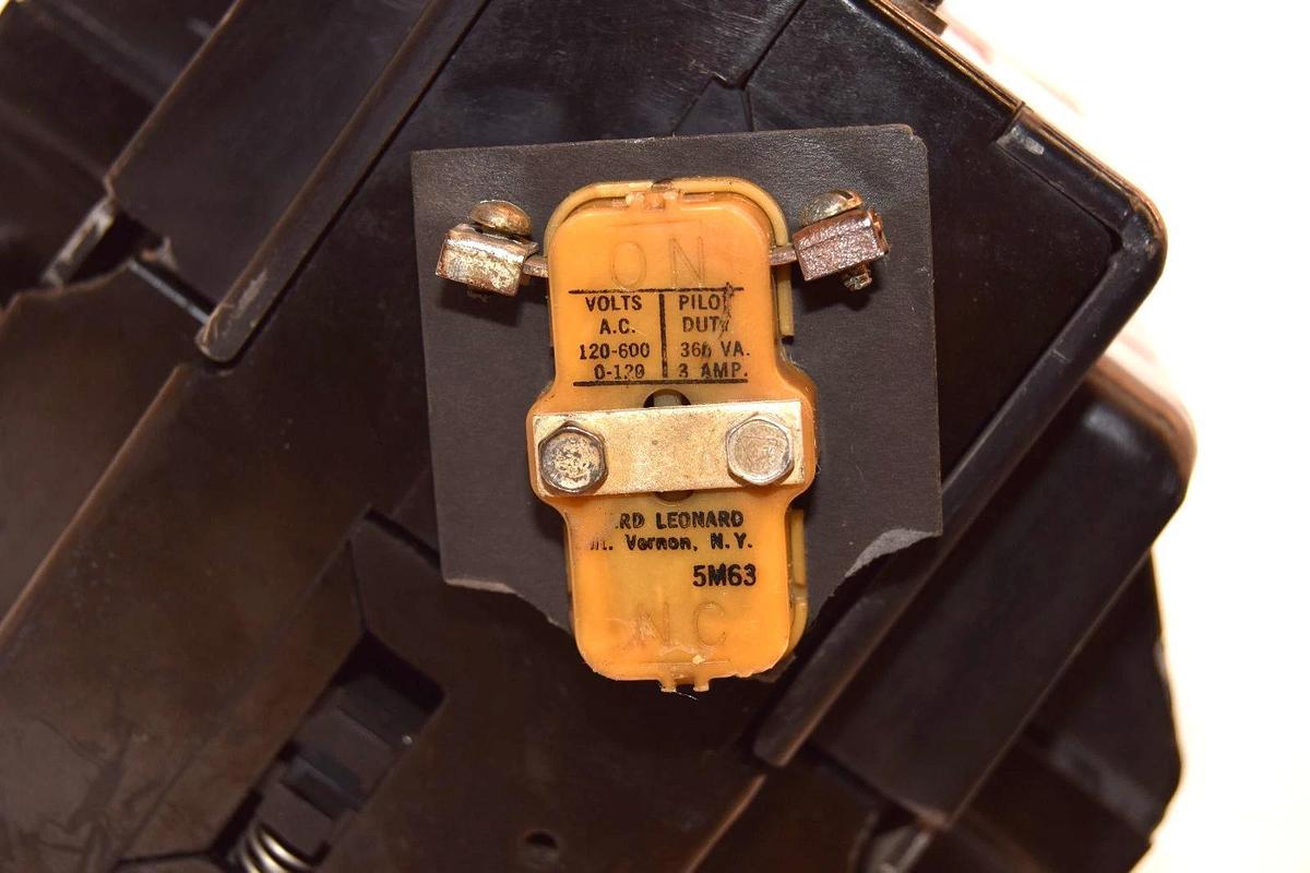 Used Ward Leonard Electric 5003-3001-11 , 5003300111 Size 3 110/120V Coil Contactor