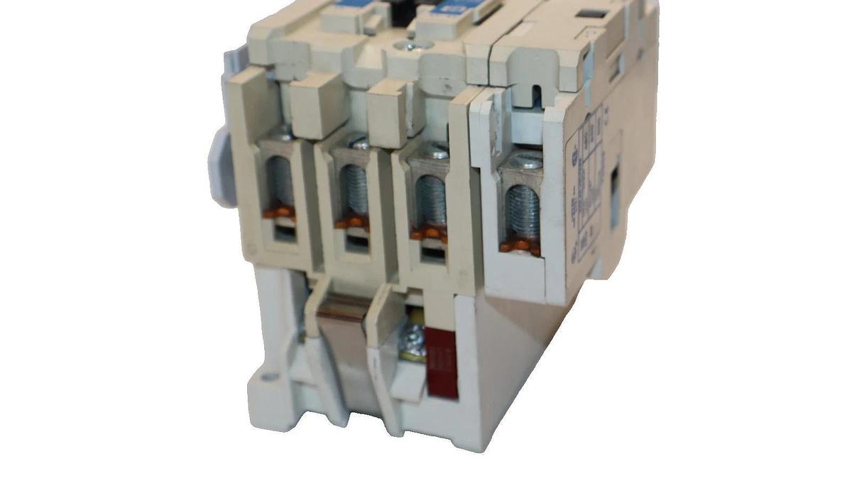 Used Cutler Hammer Lighting Contactor Ser B1 60A Amp CN35GN4 W/ C320KGS1 & T0808 120V