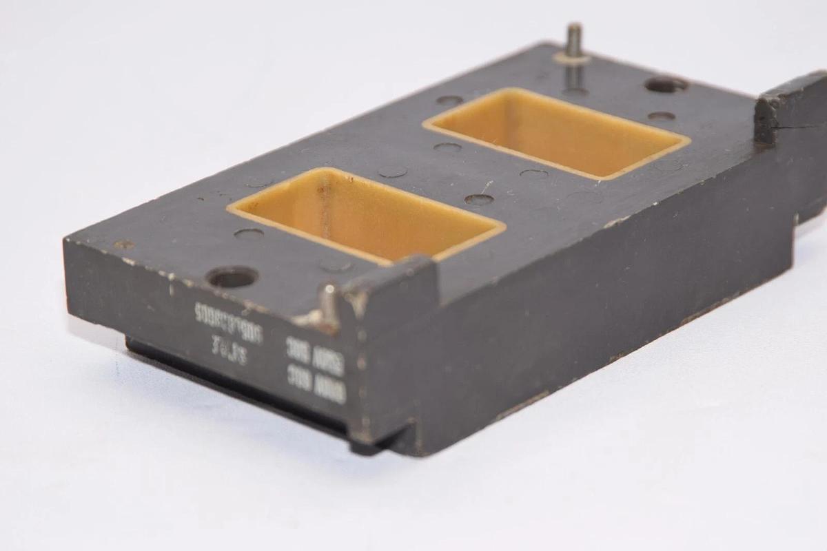 Used WESTINGHOUSE 505C633G05 550/600V 50/60c Coil *Crack*