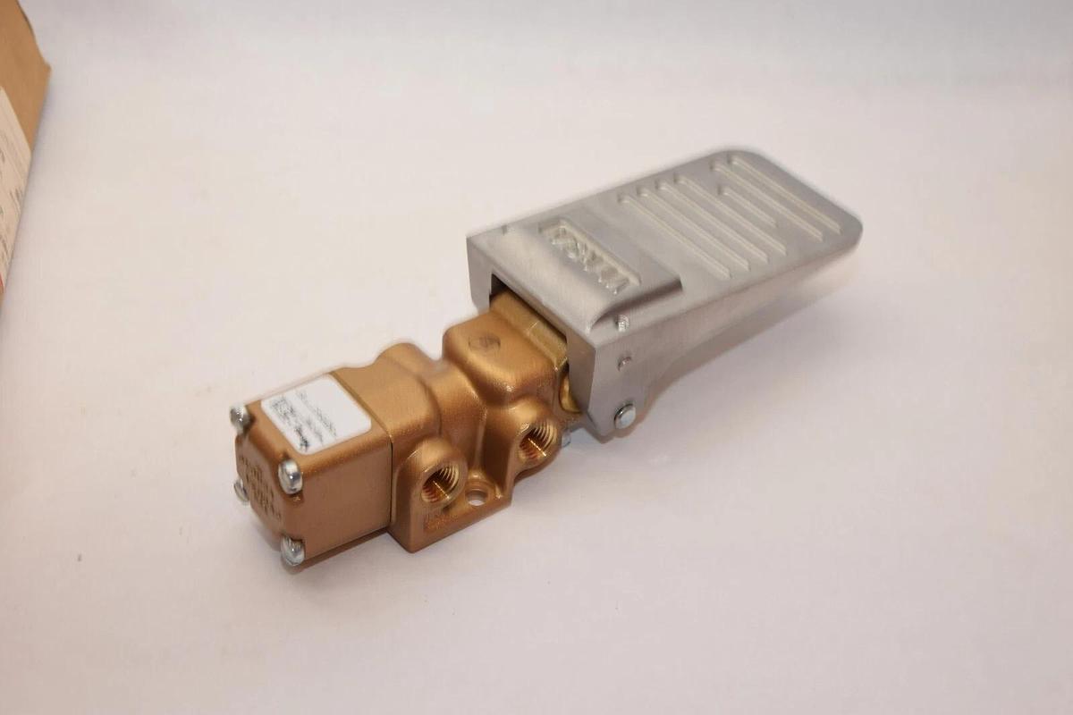 (NEW) VERSA VSF-3301 VSF3301 3-Way Brass Valve