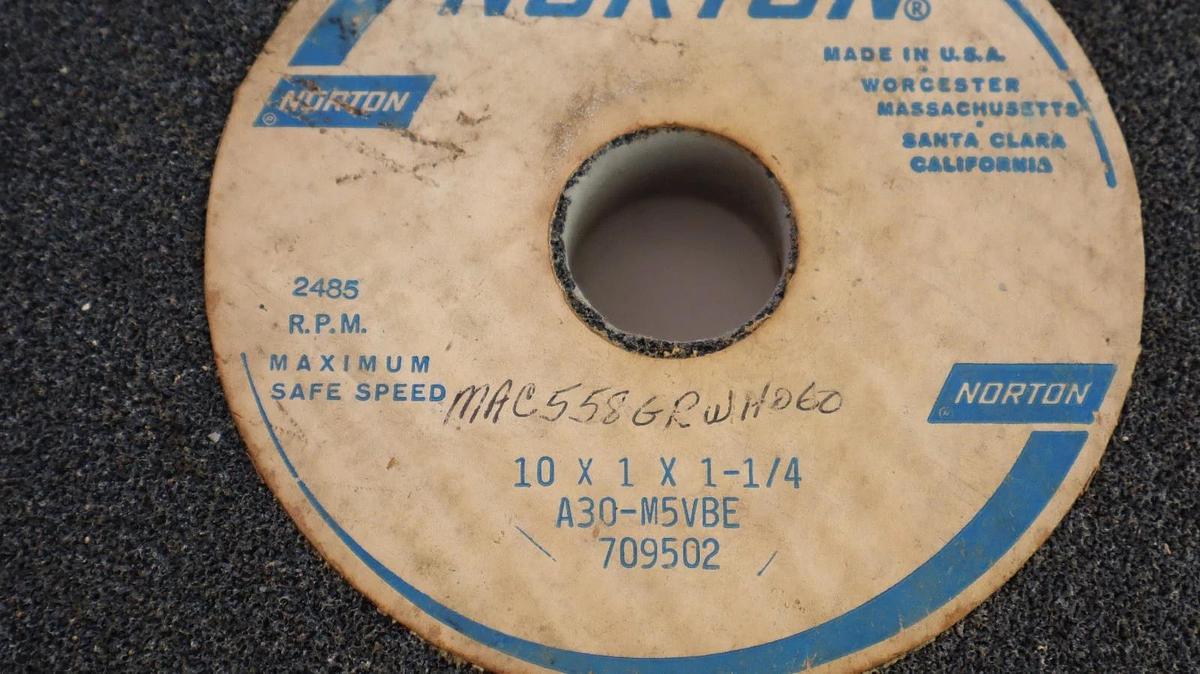 NORTON 709502 A30-M5VBE 10" OD 1" W 1-1/4" ID 10"x1"x1-1/4" Grinding Wheel NEW