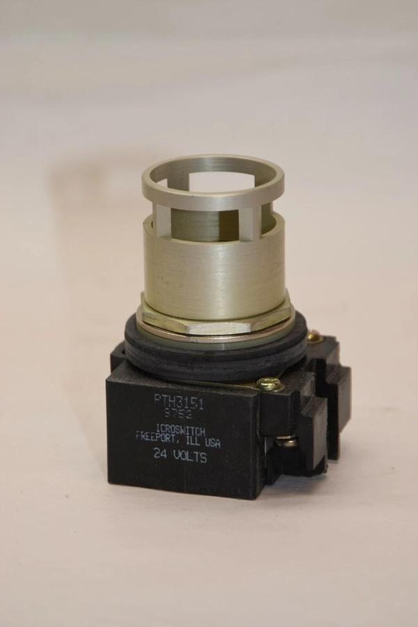 (NEW) GE GENERAL ELECTRIC Microswitch PTH3151 24V Push Button Switch