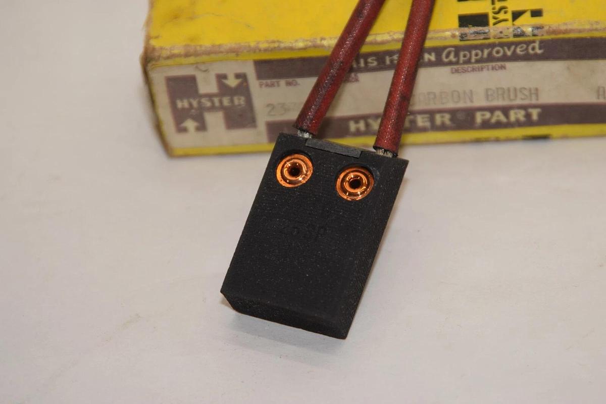 (NEW) HYSTER 237906 25SP Carbon Brush