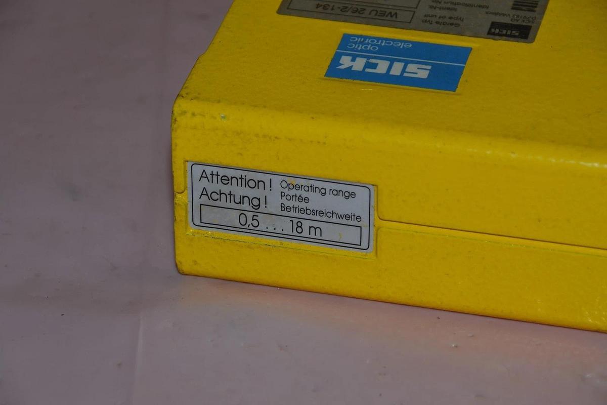 Used Sick Optic Electronic Sensor Scanner WEU 26/2-134 1 015 839  24vdc Range: .5-18m