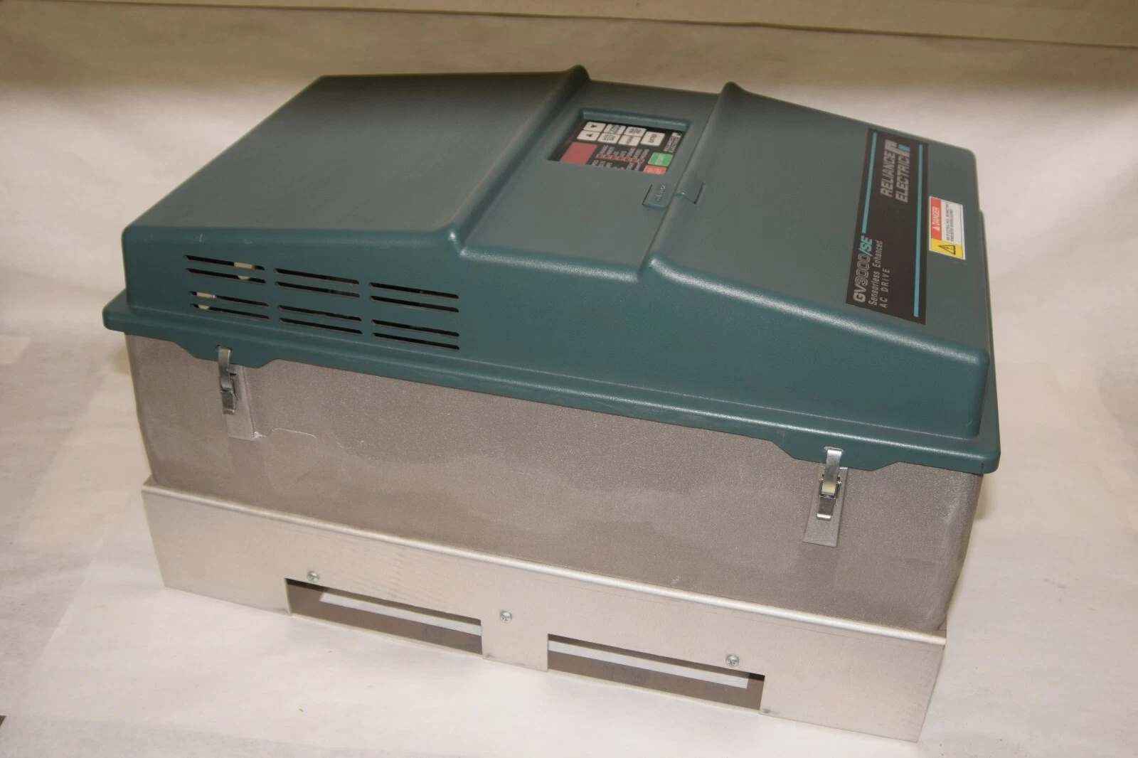 Used RELIANCE ELECTRIC GV3000/SE 25V4160 25HP AC Drive 380-460V 25 HP