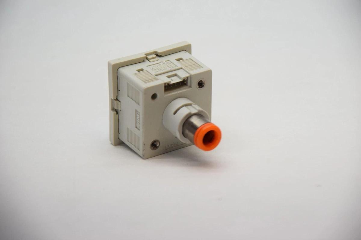 Used SMC ISE30A-N7H-E 12-24Vdc 40mA Digital Pressure Switch