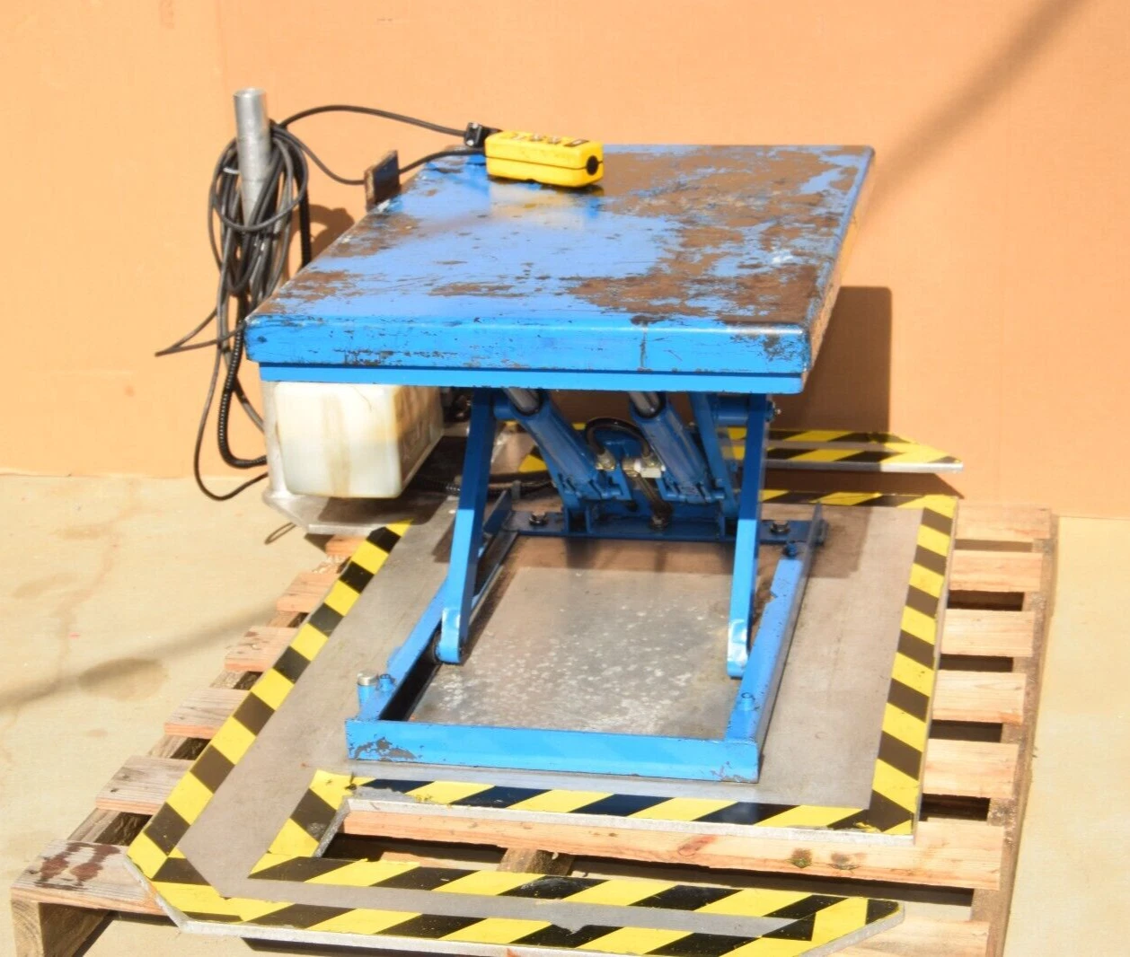 Used Bishamon LX50 Hydraulic Scissor Lift Table 1,100lb Capacity 115/230v w Pump