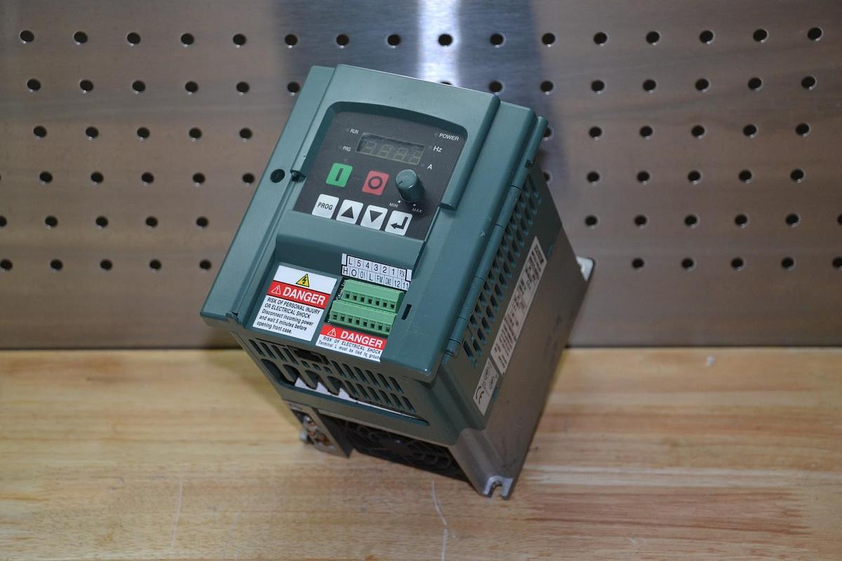 Used RELIANCE ELECTRIC S12-403P8LU  S12403P8LU 2hp 2 HP 380 460v 0-360hz