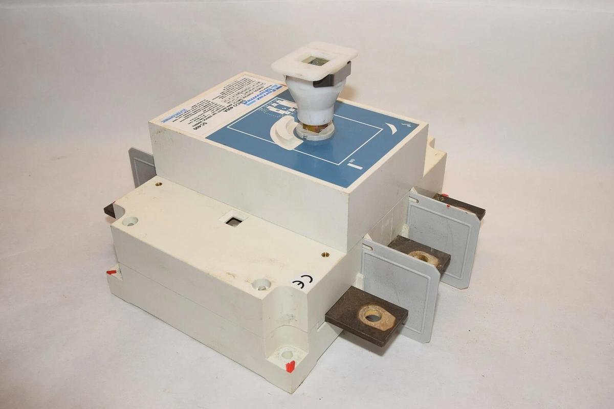 Used FERRAZ SHAWMUT SIRCO 400A SC400 600Vac 3Ph Socomec General Purpose Switch