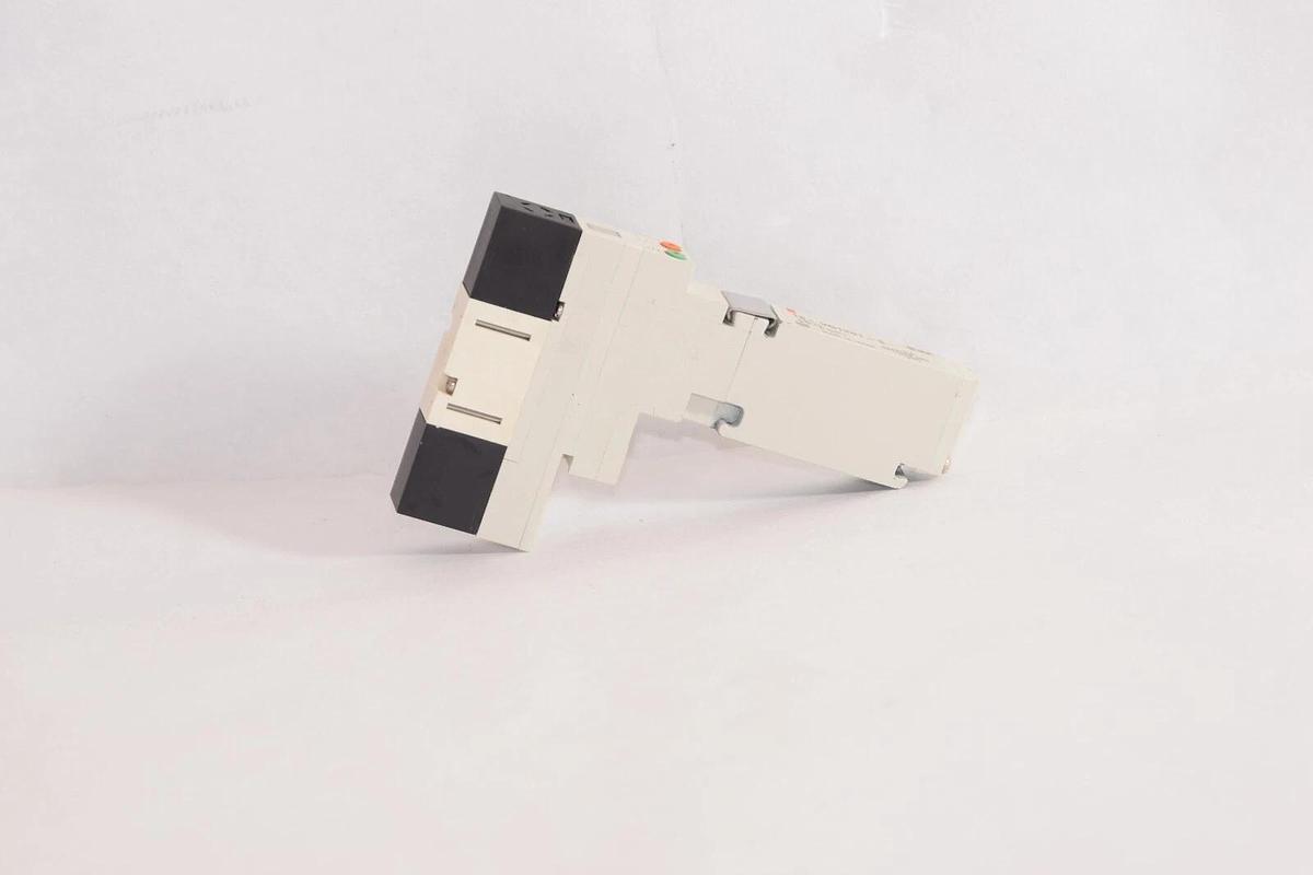 (NEW) SMC 10-VQ1201-5 10VQ12015 0.1-0.7MPa Valve