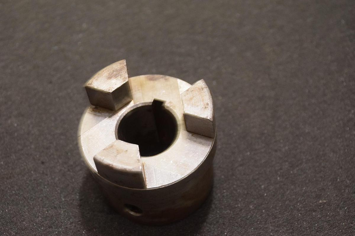 Boston Gear Jaw Coupling Hub Model FC25-1 1/8  1-1/8"