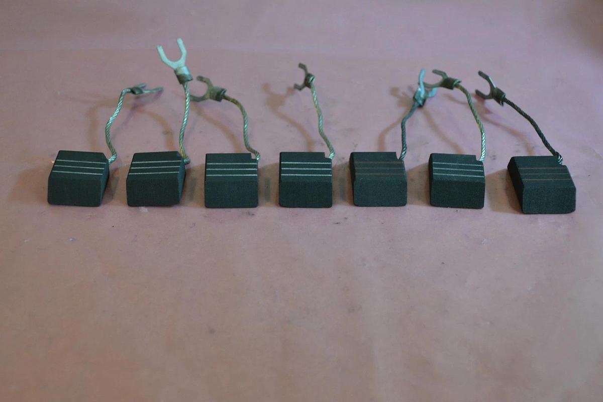 (7) MOTOR BRUSH BRUSHES 41 H 41H 41-H 1 1/2 X 1 X 7/16 NEW